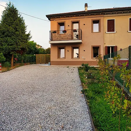 Semesterbostad Free Parking Ap1 Romantic Garden Venice Zelo