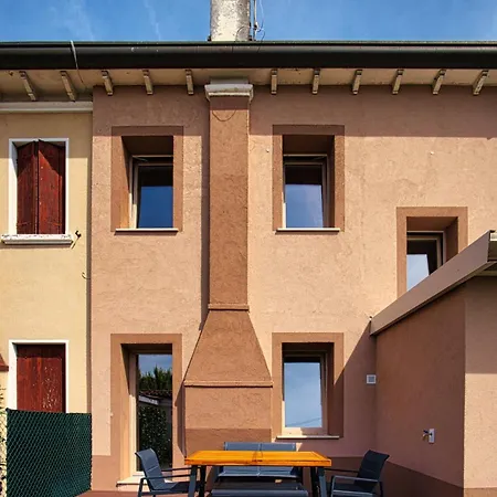 Дом отдыха Free Parking Ap1 Romantic Garden Venice Zelo